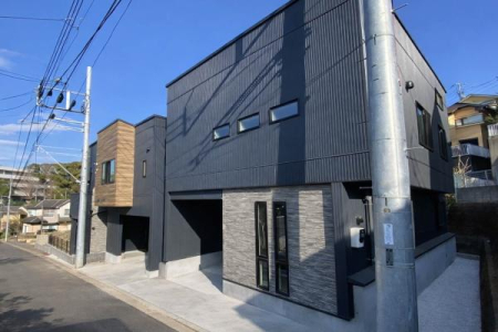 神奈川県横浜市南区大岡1丁目の新築一戸建ての現地外観写真