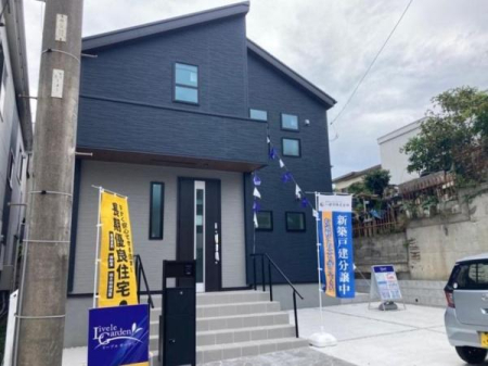 神奈川県横浜市金沢区六浦東3丁目の新築一戸建ての現地外観写真