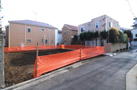 神奈川県横浜市港北区篠原東3丁目の土地の前面道路含む現地写真