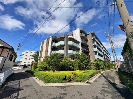 神奈川県横浜市神奈川区白幡向町の中古マンションの現地外観写真