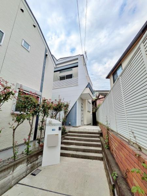 神奈川県横浜市鶴見区北寺尾2丁目の中古一戸建ての現地外観写真